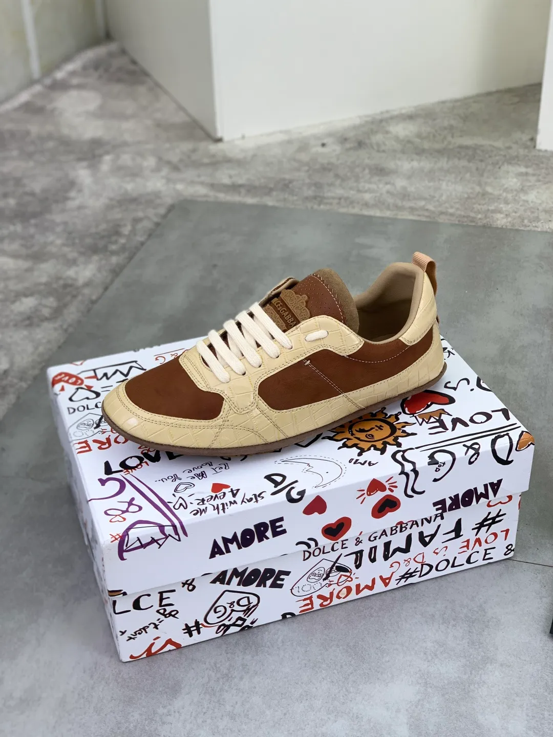 Men's men's shoes 💰P542 💰[New model] The latest hot style, top original quality, the official website synchronizes "DOLCE&GABBANA [Dolce & Gabbana] ~ High quality." The effect is low-top casual DG men's shoes, loved by many celebrities, using high-end imported first-layer calfskin splicing logo design + cowhide feet, simple and elegant, perfectly interpreting the latest inspiration of shoes, integrating classics and fashion, luxury dreams, and fashion. Suitable for drivers, light and comfortable to drive, light and breathable for outdoor travel, high-end quality, trustworthy, 3️⃣color🉑️choice! Code number: 38-46